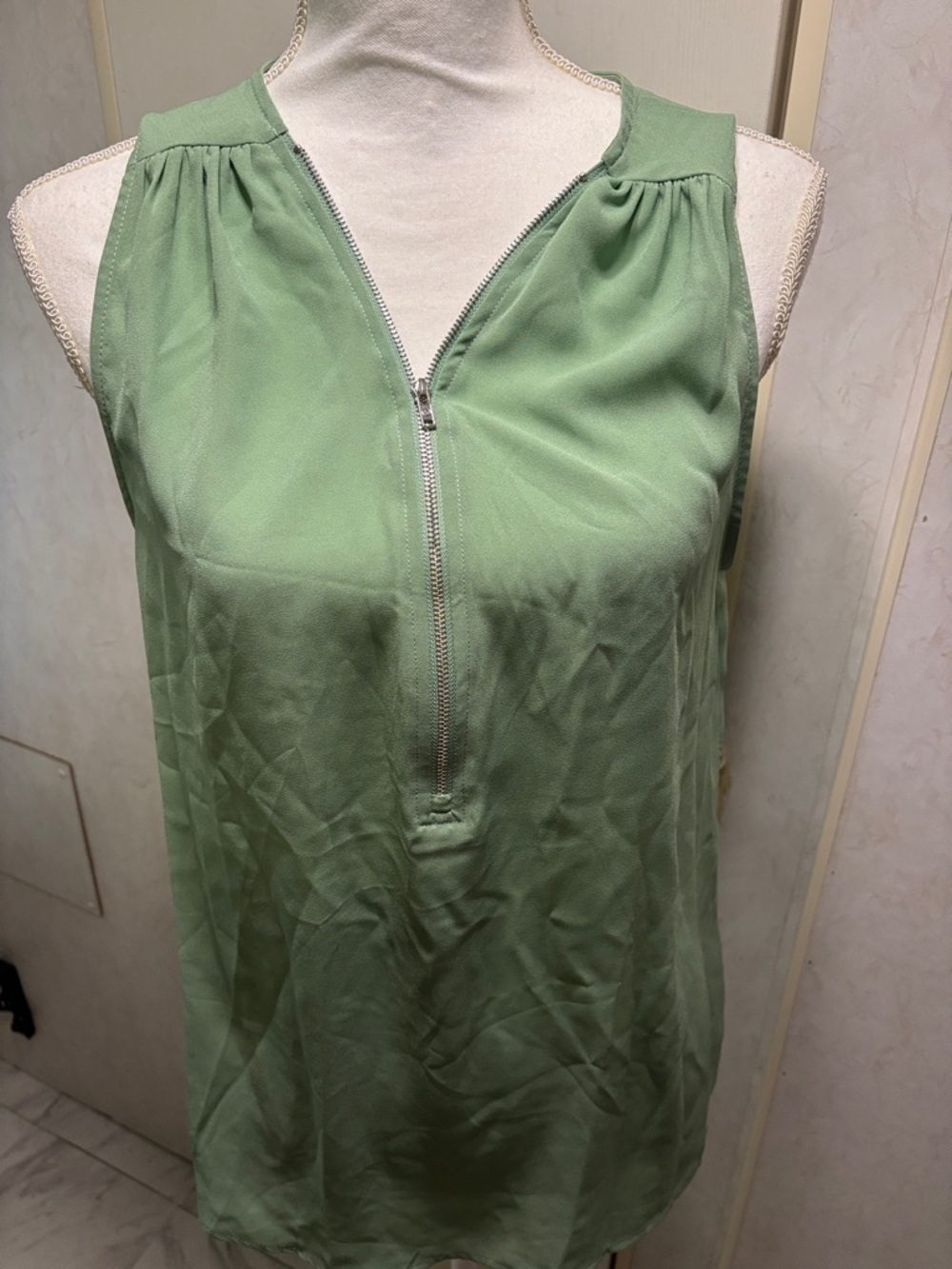 SHEIN Light Green Sleeveless Zip-Front Cami